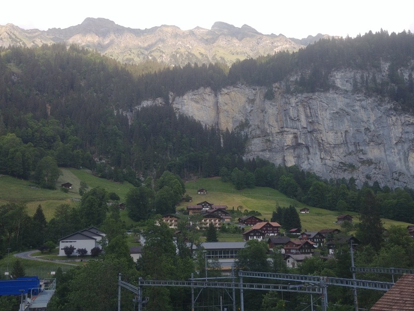 Lauterbrunnen, the real-life Rivendell – Hai să merem!
